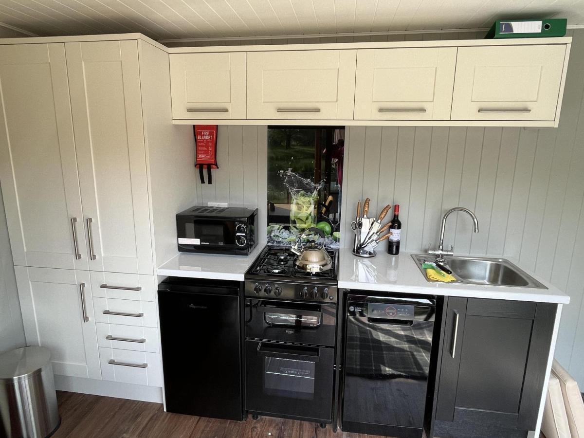 Oak Boutique Lodge Includes Hot Tub Air Con & Dog York Extérieur photo